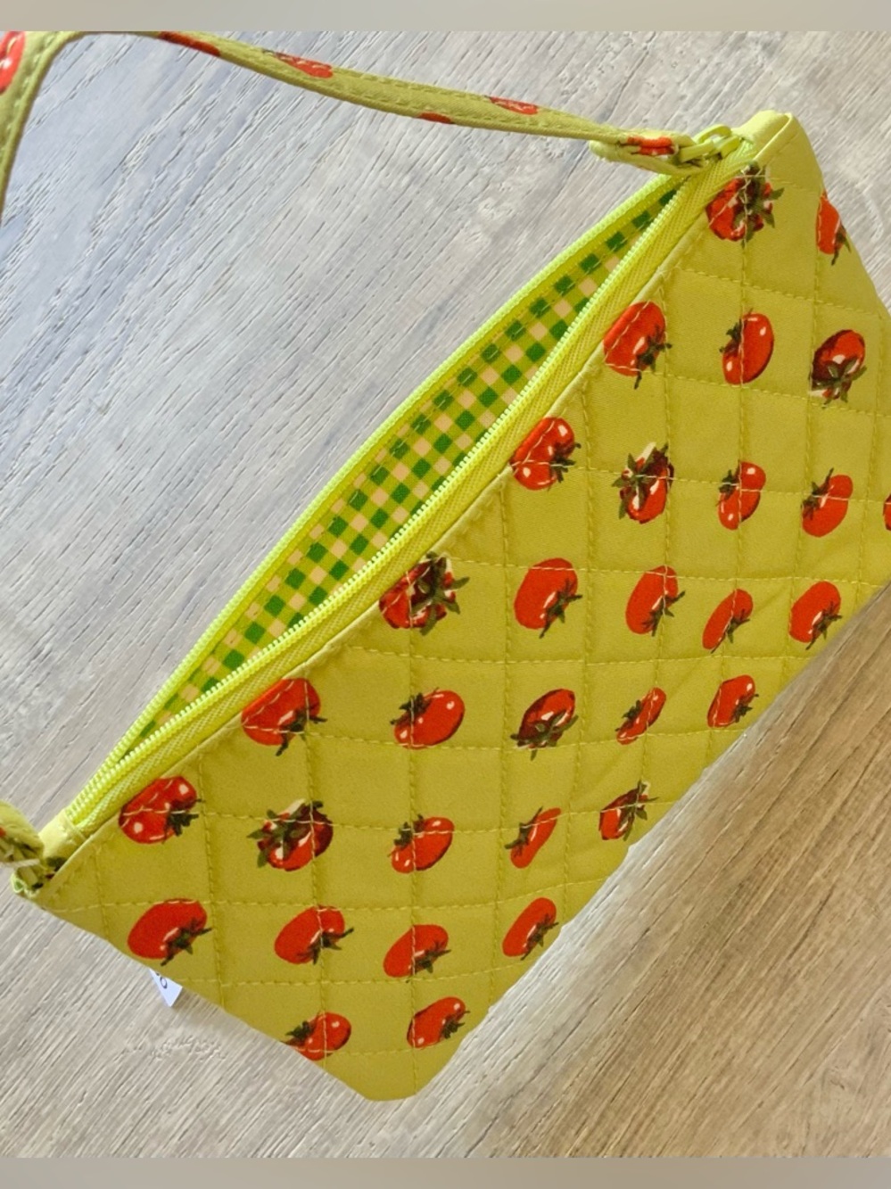 NWT☀️ Vera Bradley Tomato Print Wristlet Bag - Picture 6 of 7